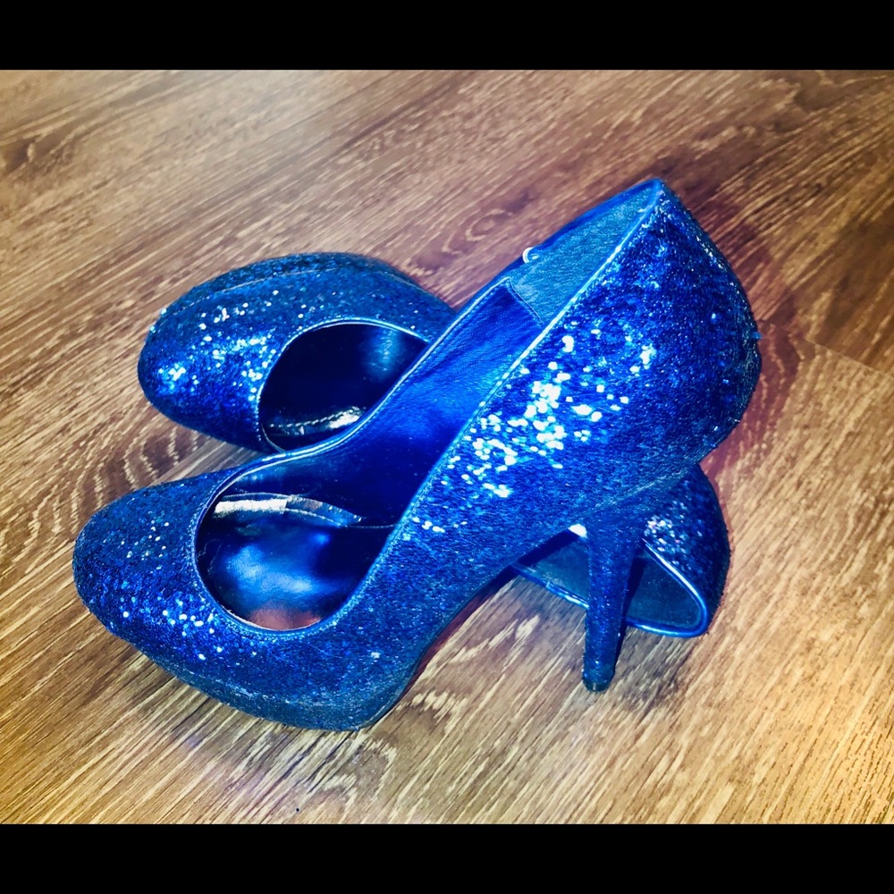 🔥SALE🔥BLUE GLITTER HEELS
